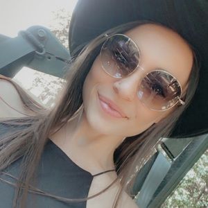 Meet your posher, Jess. 💕